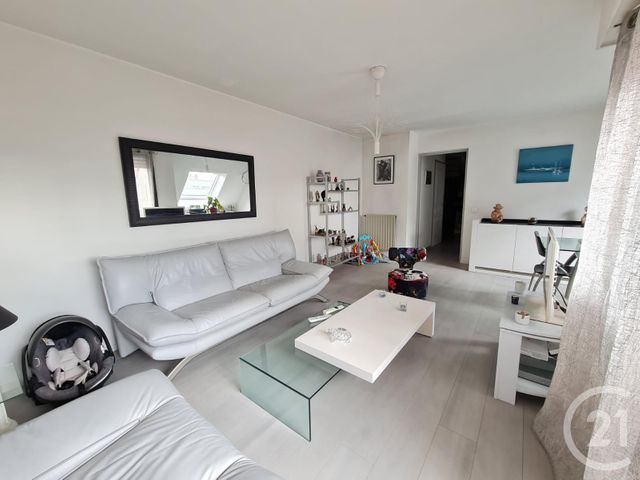 Appartement F4 à vendre - 4 pièces - 82.0 m2 - PAU - 64 - AQUITAINE - Century 21 O.C.I. Immobilier Appartement F4 à vendre - 4 pièces - 82.0 m2 - PAU - 64 - AQUITAINE - Century 21 O.C.I. Immobilier