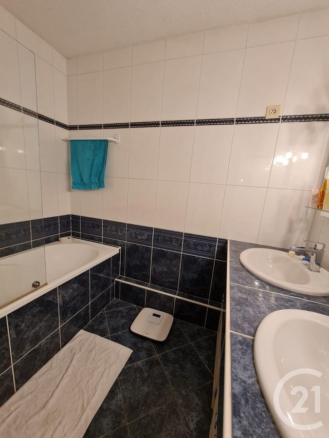 Appartement F4 à vendre - 4 pièces - 82.0 m2 - PAU - 64 - AQUITAINE - Century 21 O.C.I. Immobilier Appartement F4 à vendre - 4 pièces - 82.0 m2 - PAU - 64 - AQUITAINE - Century 21 O.C.I. Immobilier