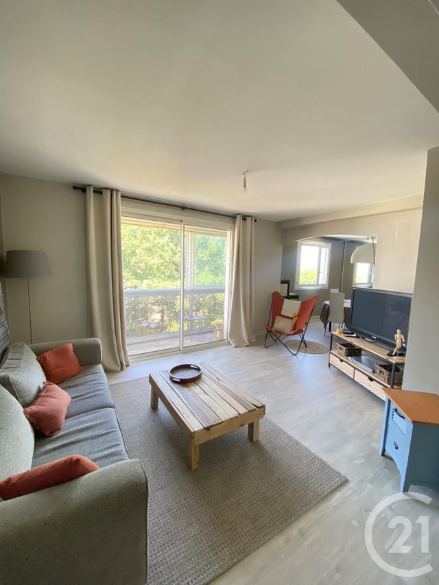 Appartement T3 à louer - 4 pièces - 66.77 m2 - PAU - 64 - AQUITAINE - Century 21 O.C.I. Immobilier