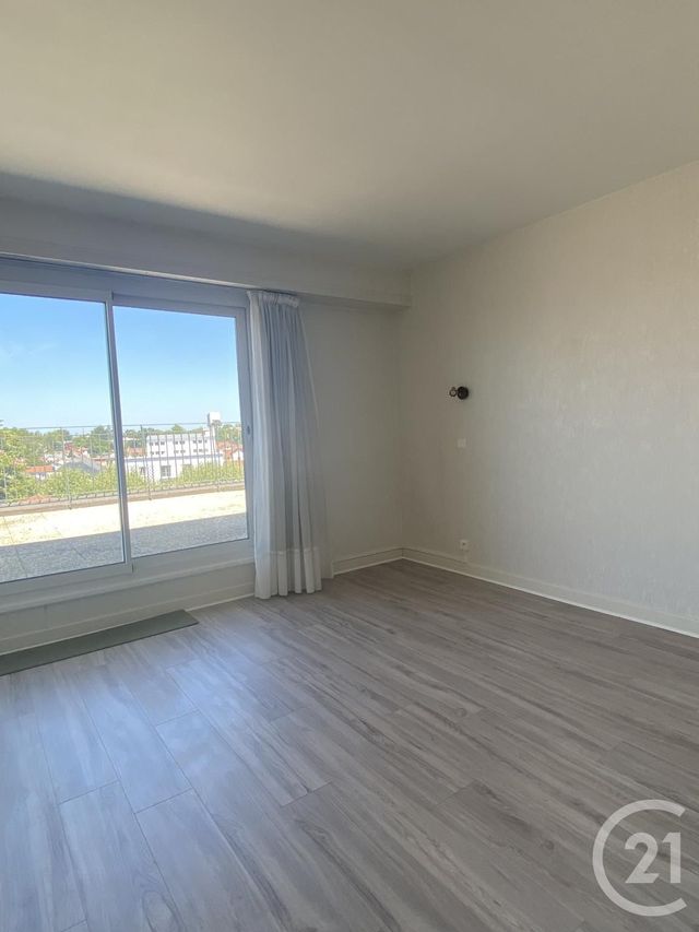 Appartement T4 à louer - 4 pièces - 76.85 m2 - PAU - 64 - AQUITAINE - Century 21 O.C.I. Immobilier