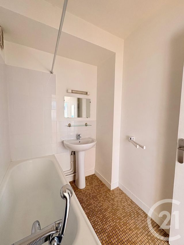 Appartement T2 à louer - 2 pièces - 36.15 m2 - PAU - 64 - AQUITAINE - Century 21 O.C.I. Immobilier