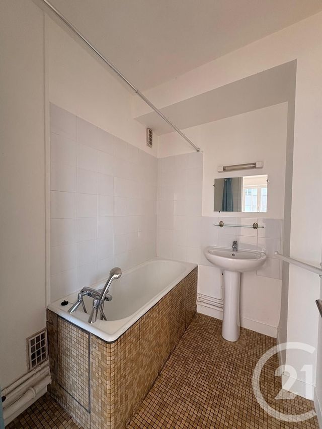 Appartement T2 à louer - 2 pièces - 36.15 m2 - PAU - 64 - AQUITAINE - Century 21 O.C.I. Immobilier