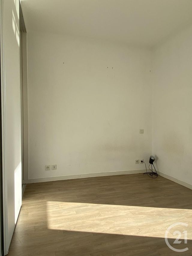 Appartement T2 à louer - 2 pièces - 30.7 m2 - PAU - 64 - AQUITAINE - Century 21 O.C.I. Immobilier