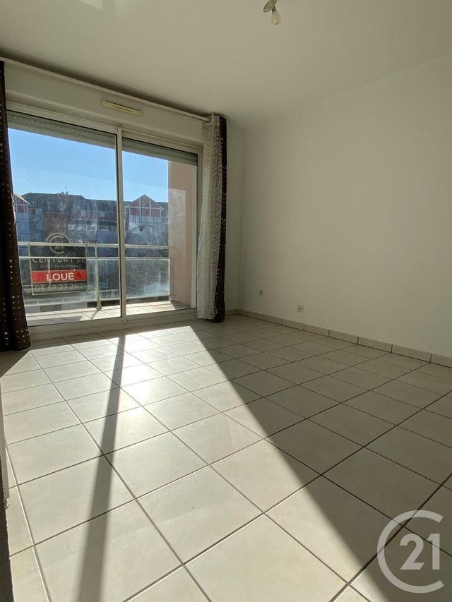 Appartement T2 à louer - 2 pièces - 30.7 m2 - PAU - 64 - AQUITAINE - Century 21 O.C.I. Immobilier