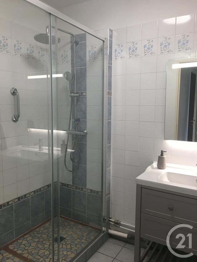 Appartement F3 à louer - 3 pièces - 65.52 m2 - BILLERE - 64 - AQUITAINE - Century 21 O.C.I. Immobilier